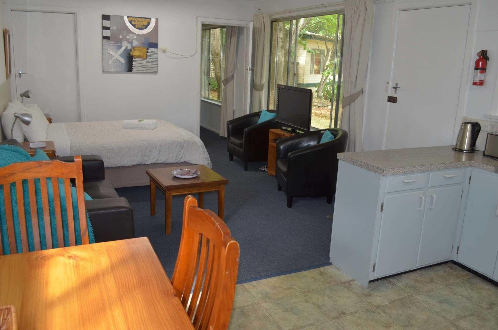 Alpine Riverside Cottages Porepunkah Exterior foto