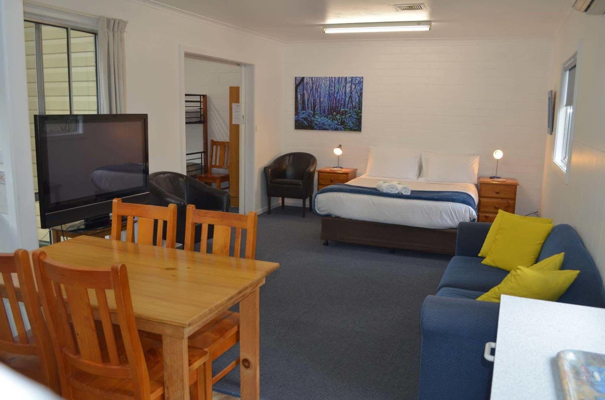 Alpine Riverside Cottages Porepunkah Exterior foto