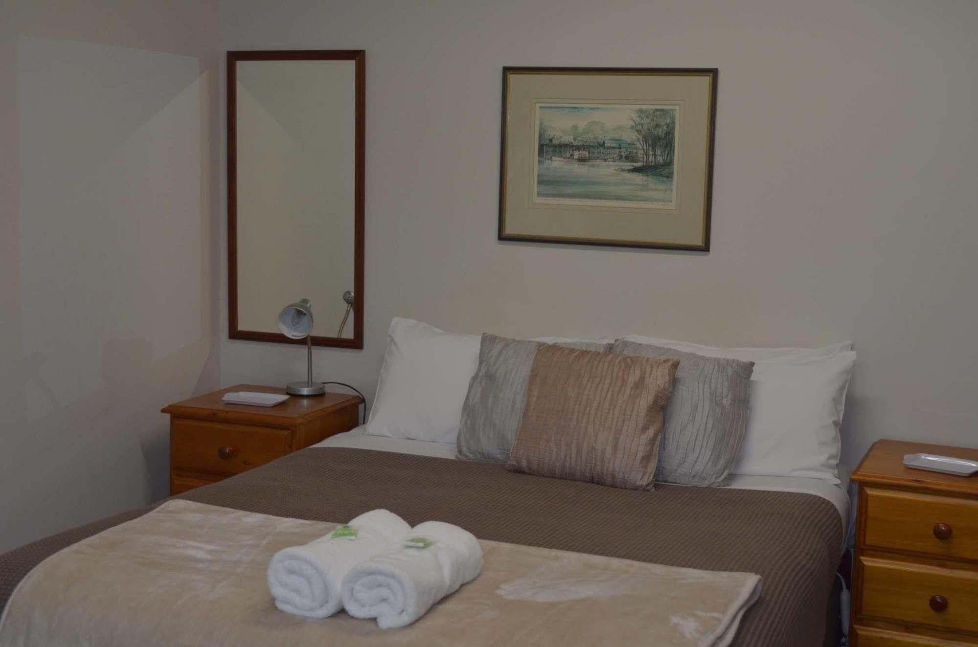 Alpine Riverside Cottages Porepunkah Exterior foto