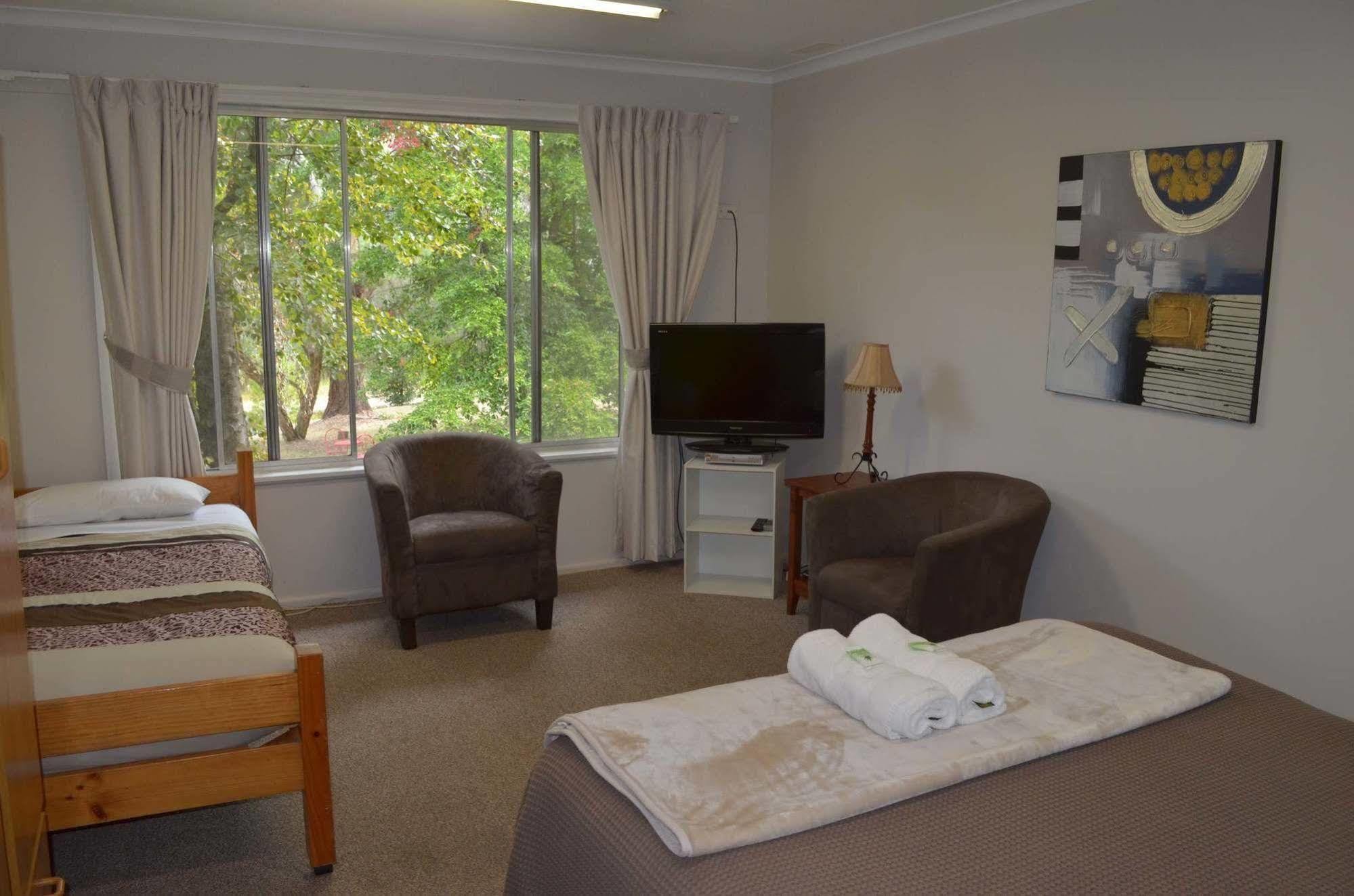 Alpine Riverside Cottages Porepunkah Exterior foto