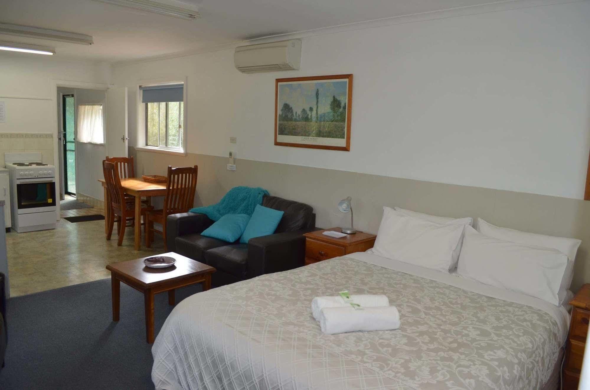 Alpine Riverside Cottages Porepunkah Exterior foto